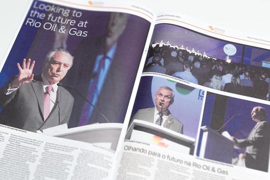 Páginas de uma revista aberta destacando um artigo sobre o futuro da indústria no evento Rio Oil & Gas, com imagens de palestrantes e público.